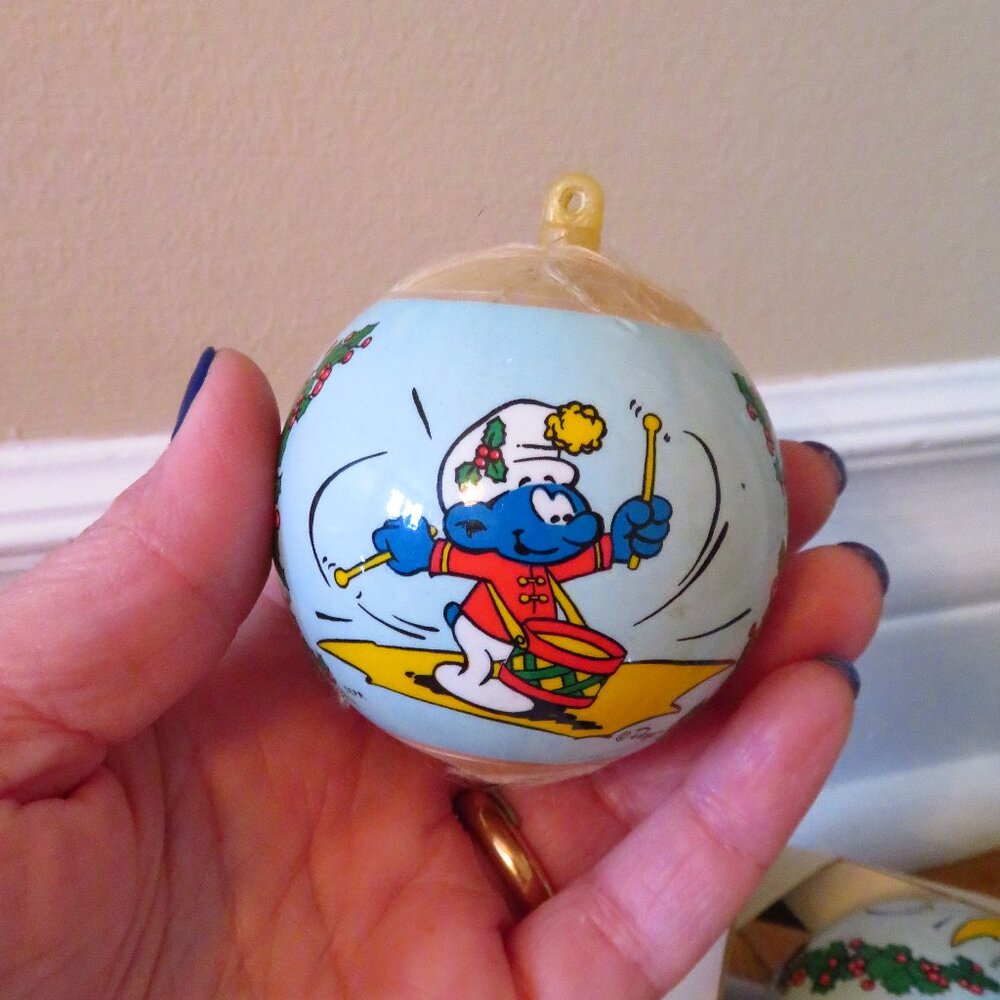 5 vtg 1982 Smurf Christmas Ornaments, Vintage Smurfs Satin Christmas Balls